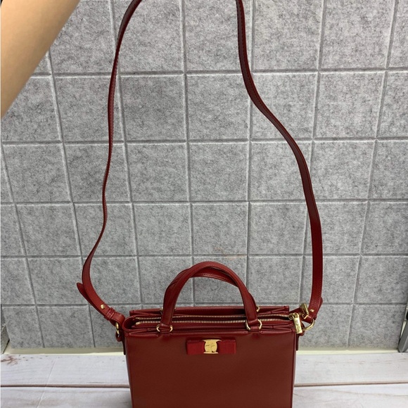 Salvatore Ferragamo Vara Bow Saffiano Leather 2 way bag with Gold tone hardware. - Picture 2 of 16